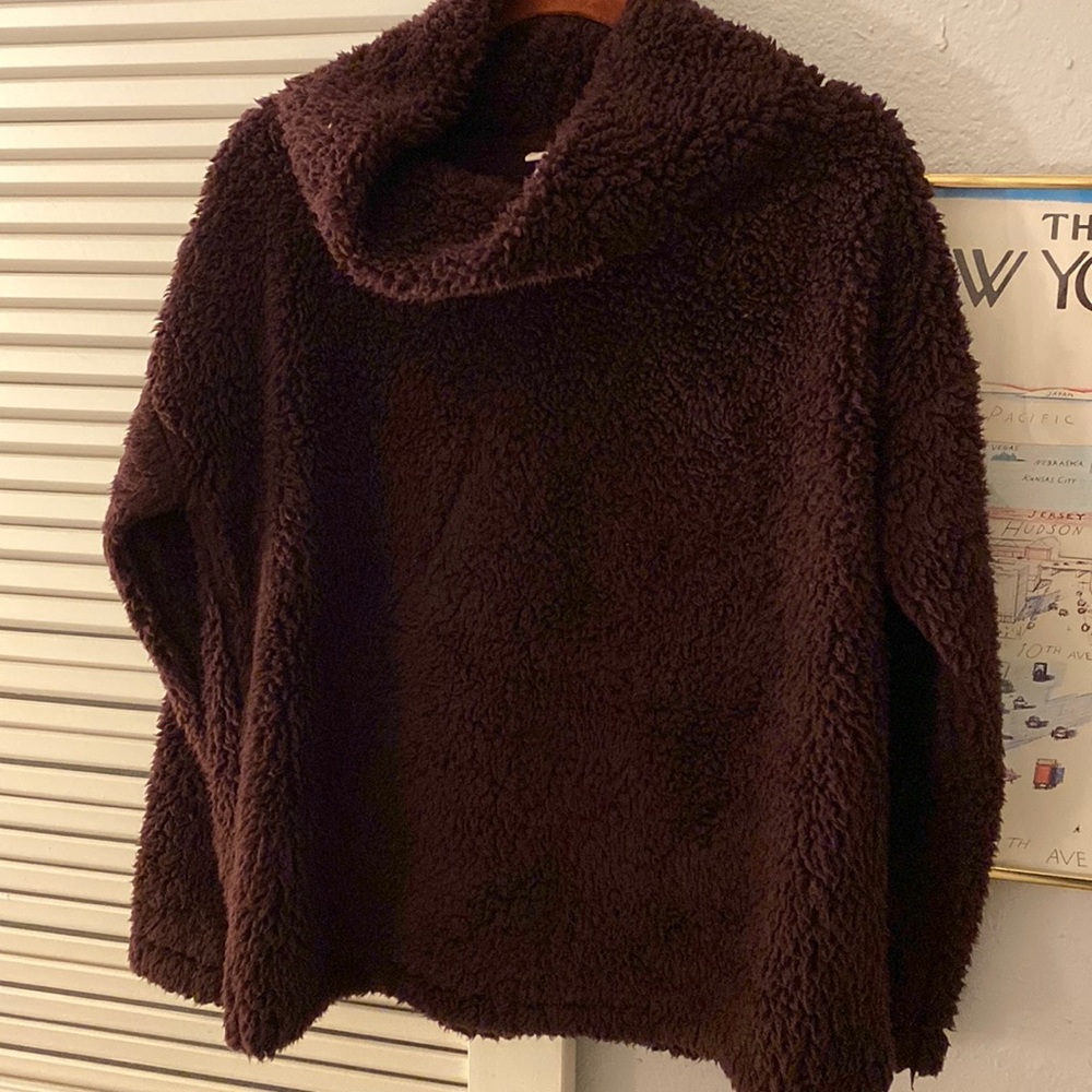 a new day Burgundy Cowl Neck Shirpa pullover size L, like new!